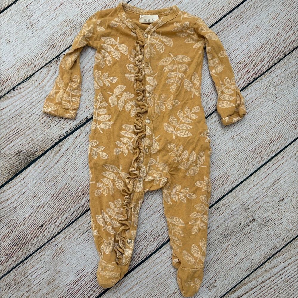 Spearmint Love Ruffle footie 0-3m